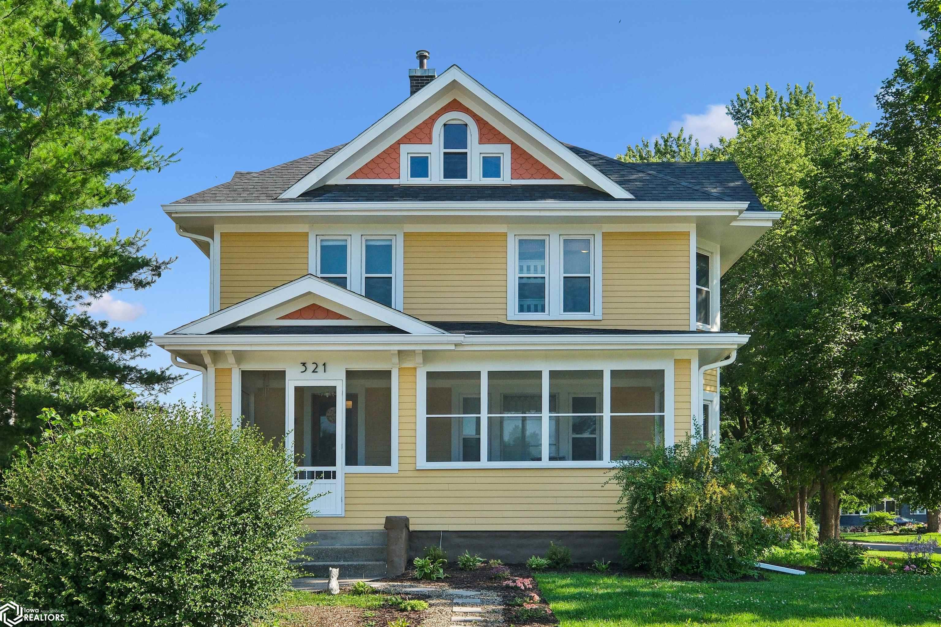 Photo 1 of 54 — 321 4th Avenue, Grinnell, IA 50112