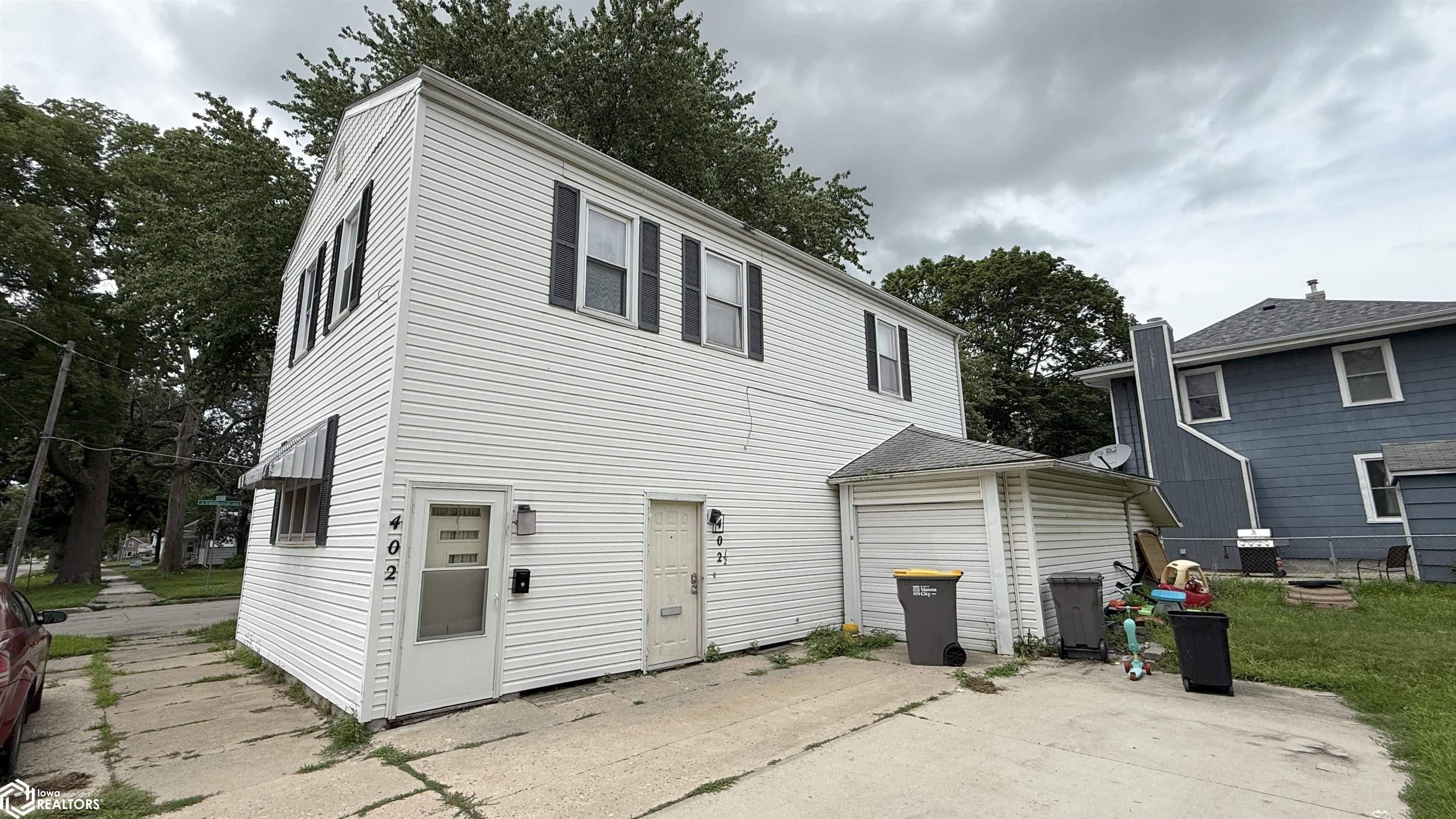 Photo 1 of 13 — 402 7th Street SE, Mason City, IA 50401