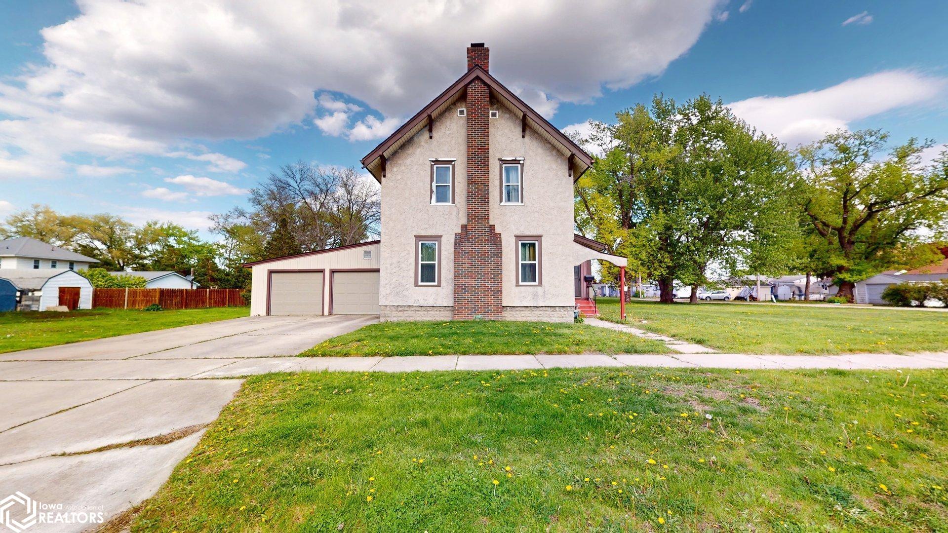 Photo 1 of 18 — 1523 N Monroe Avenue, Mason City, IA 50401