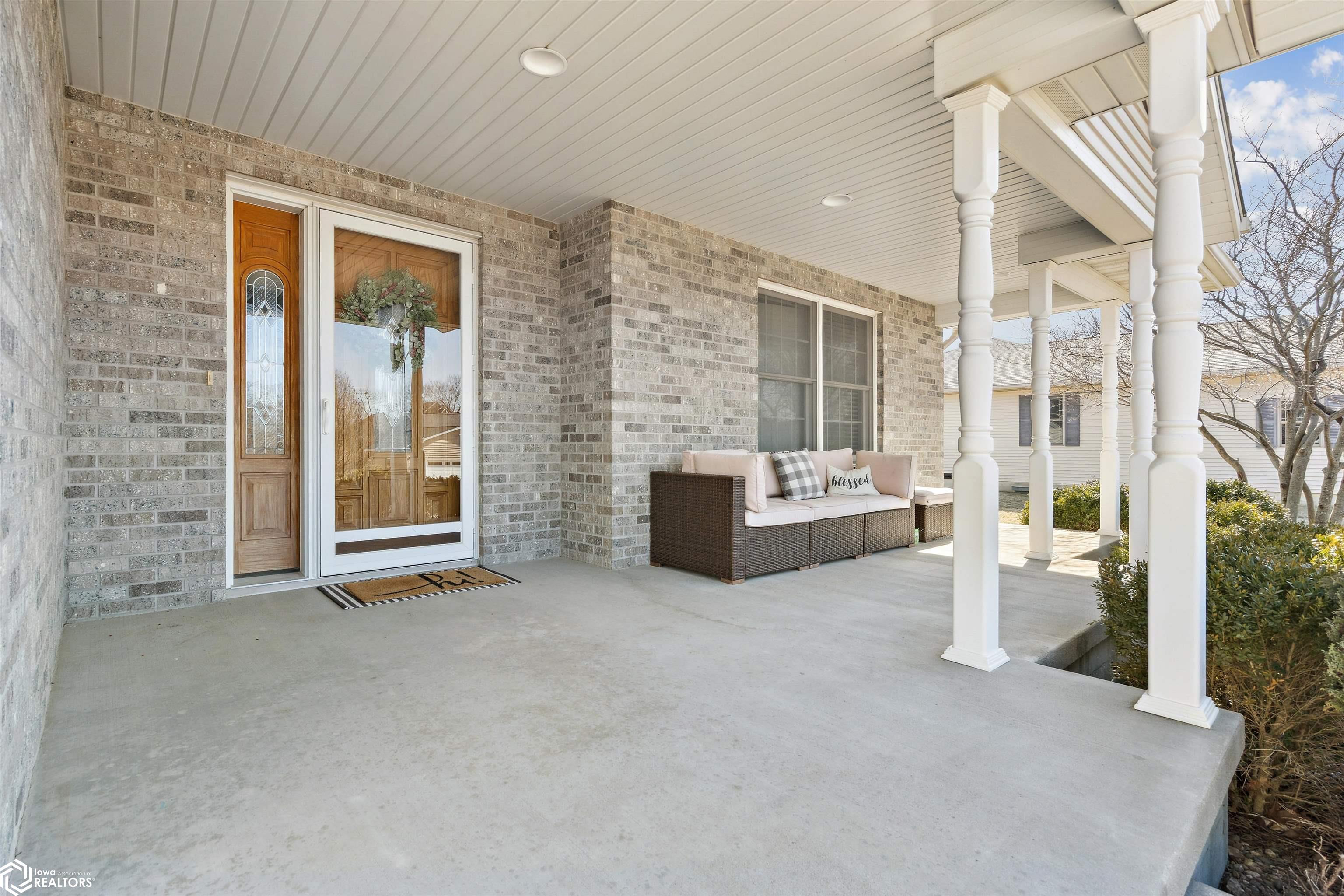 1900 S Meadow View Avenue