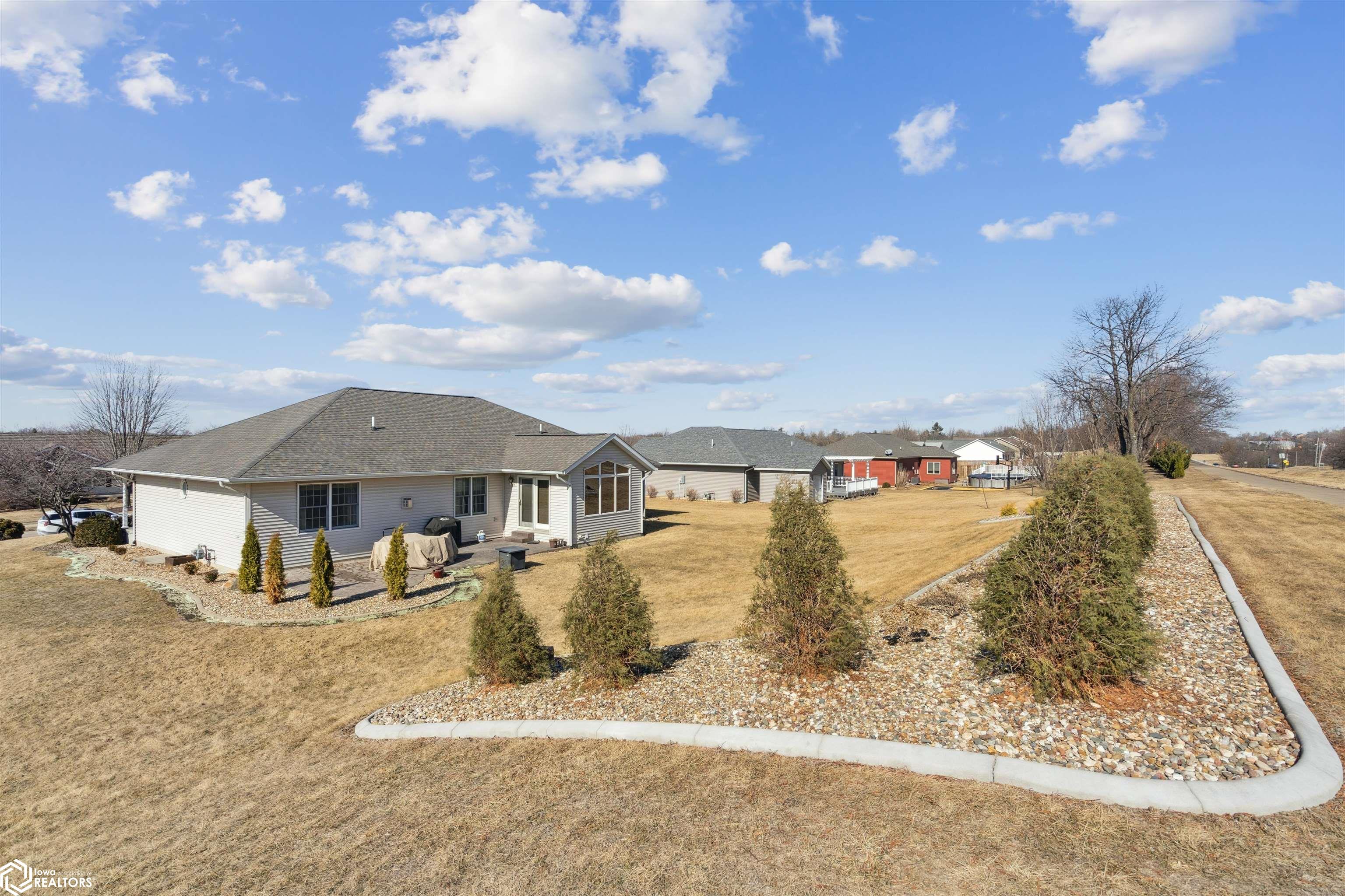 1900 S Meadow View Avenue