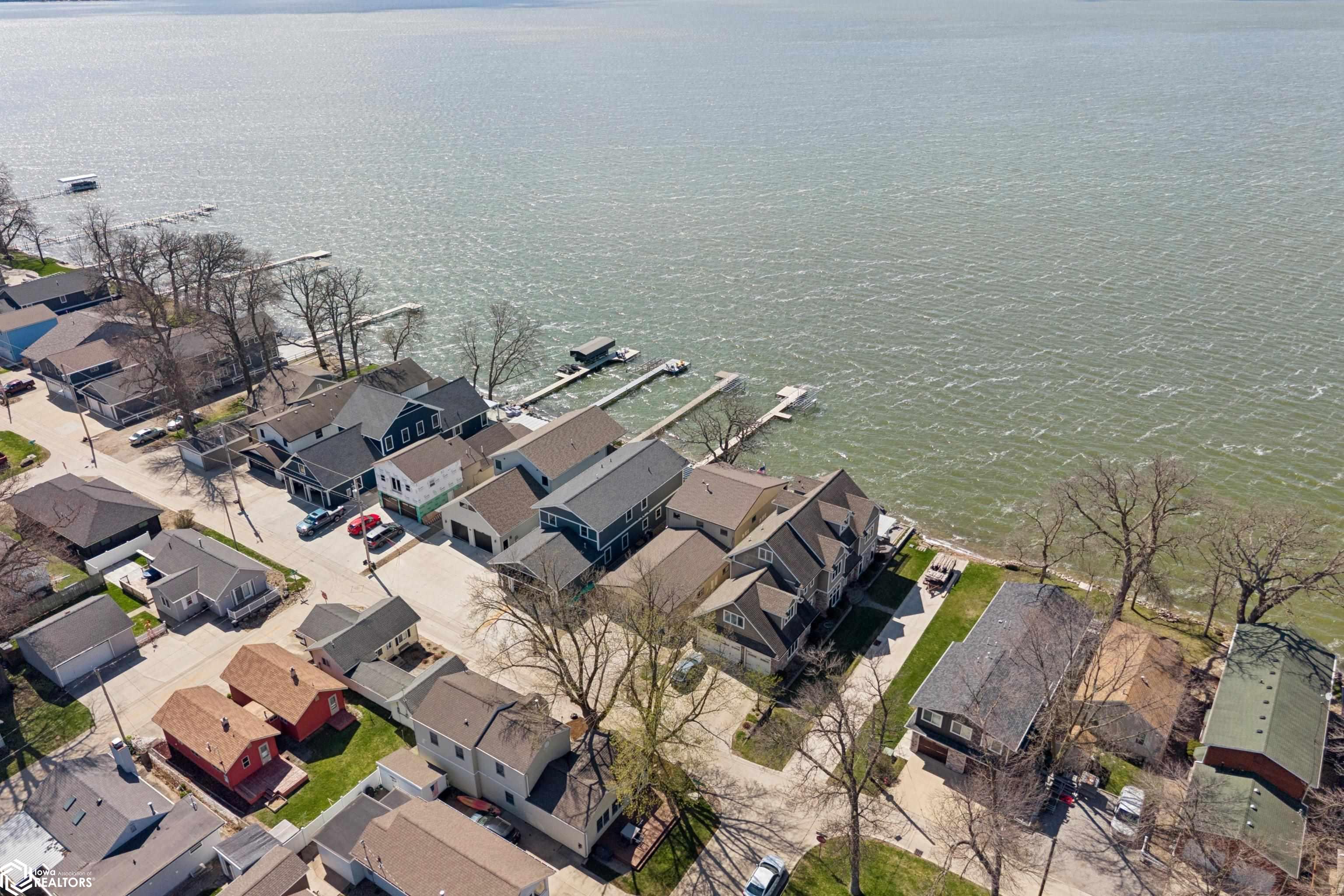 1403 S Lakeview Drive