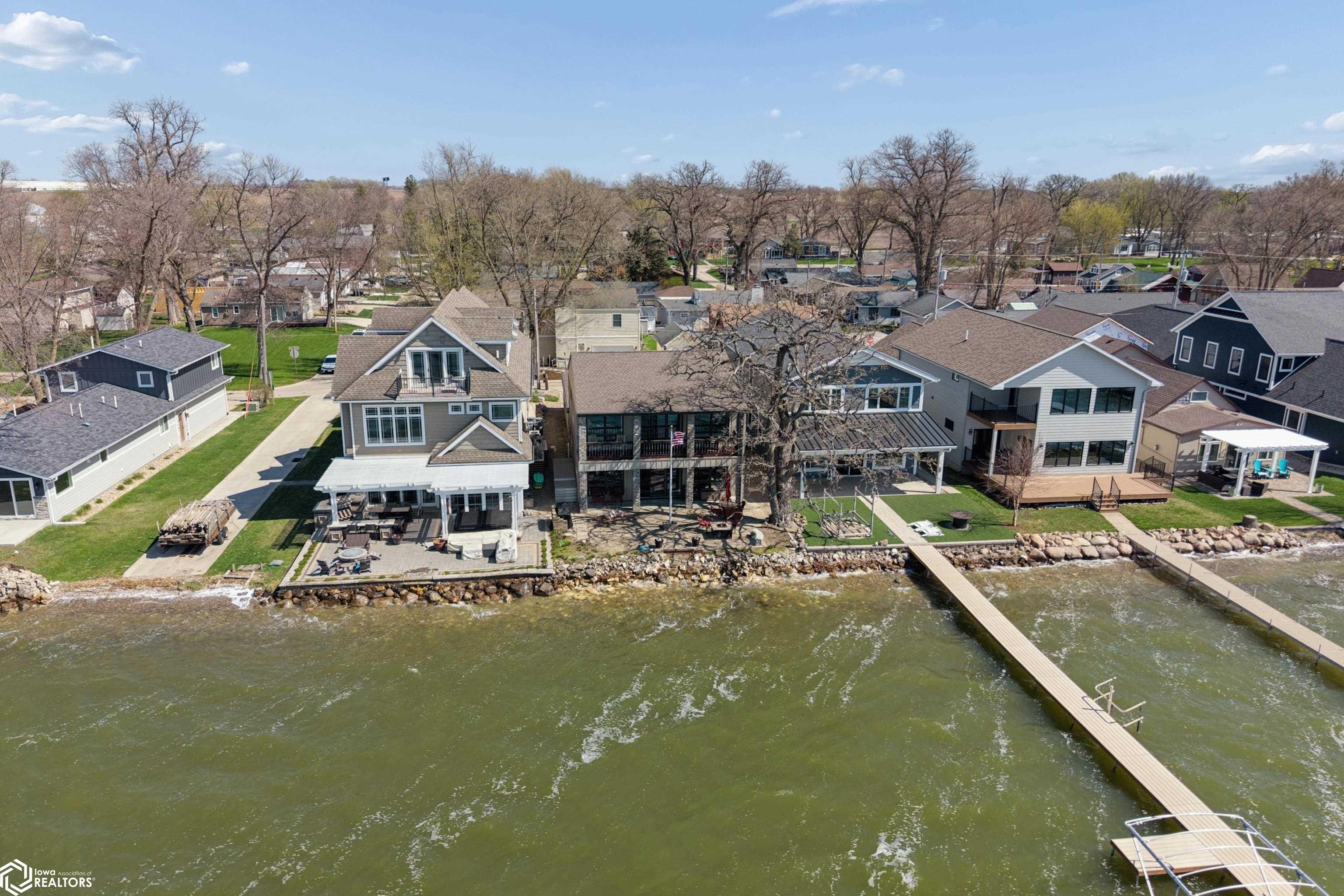 1403 S Lakeview Drive