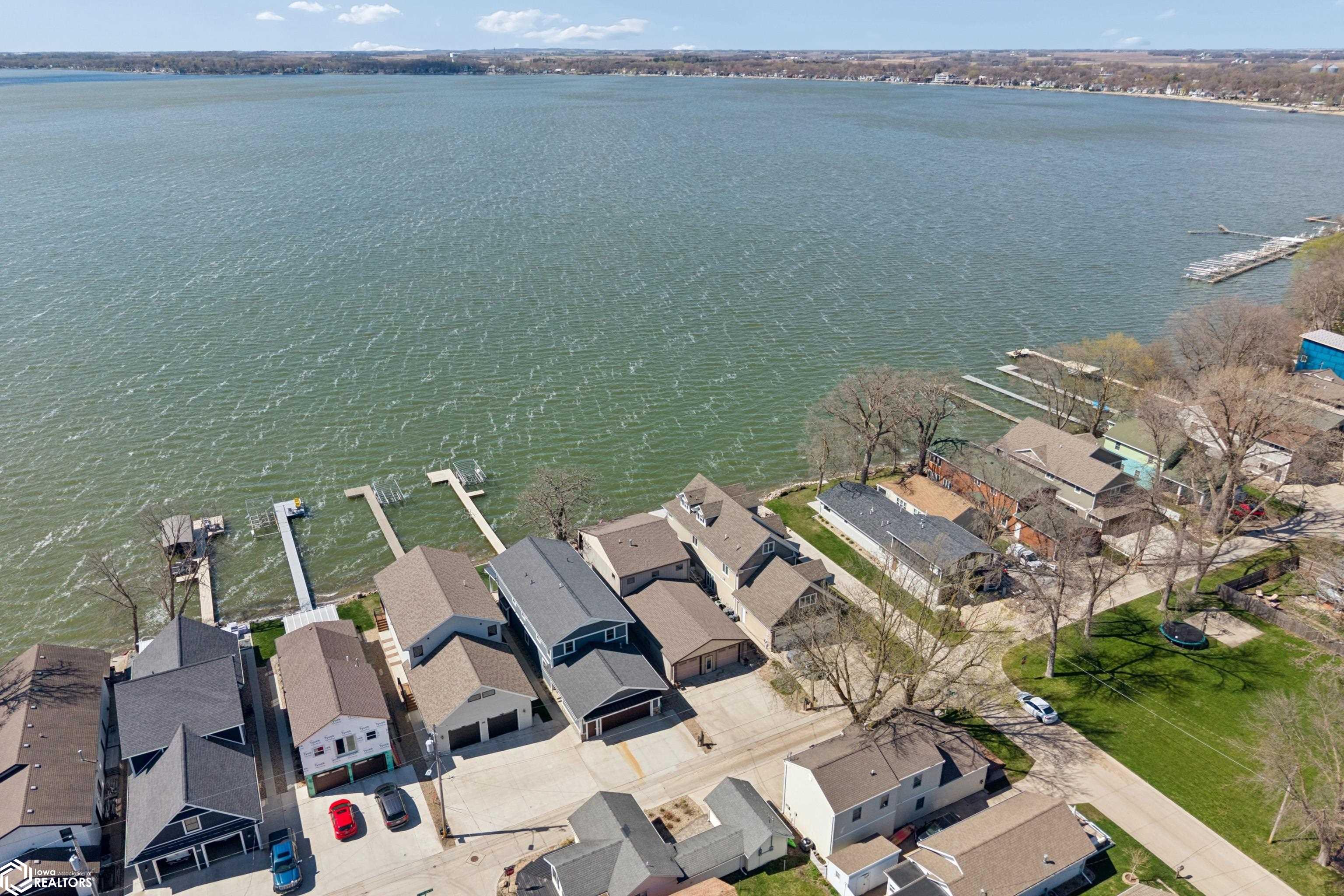 1403 S Lakeview Drive