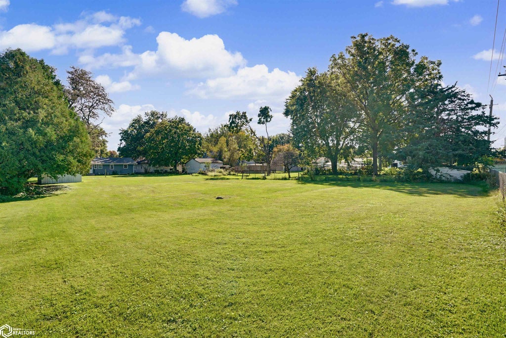 Photo of 2207 S 13th St ST, Burlington, IA 52601 (MLS # 6343427)