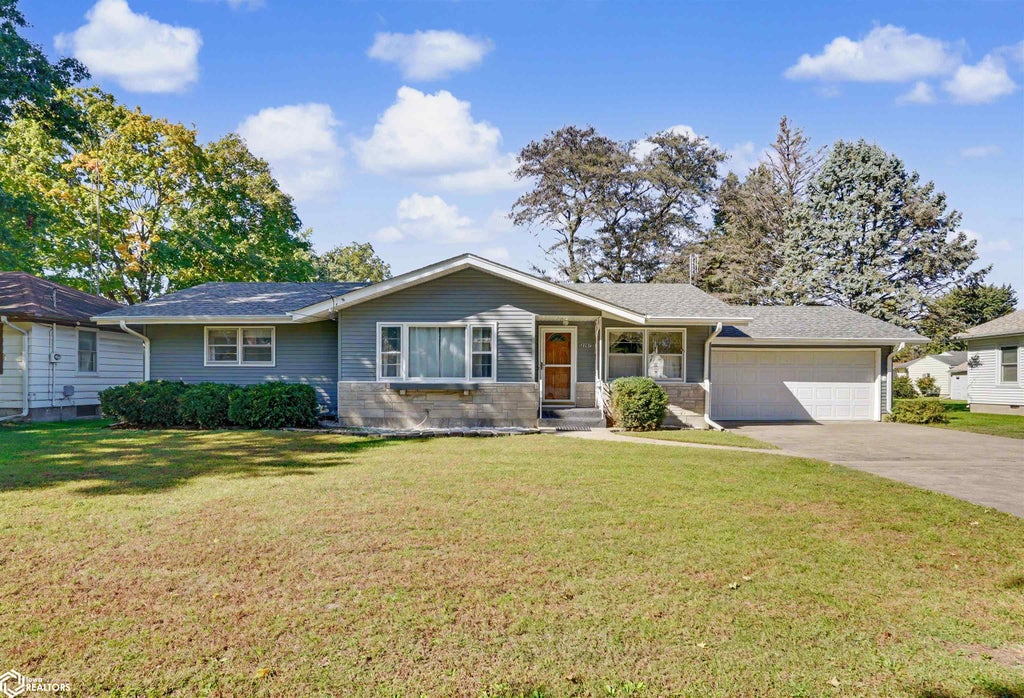 Photo of 2207 S 13th St ST, Burlington, IA 52601 (MLS # 6343427)