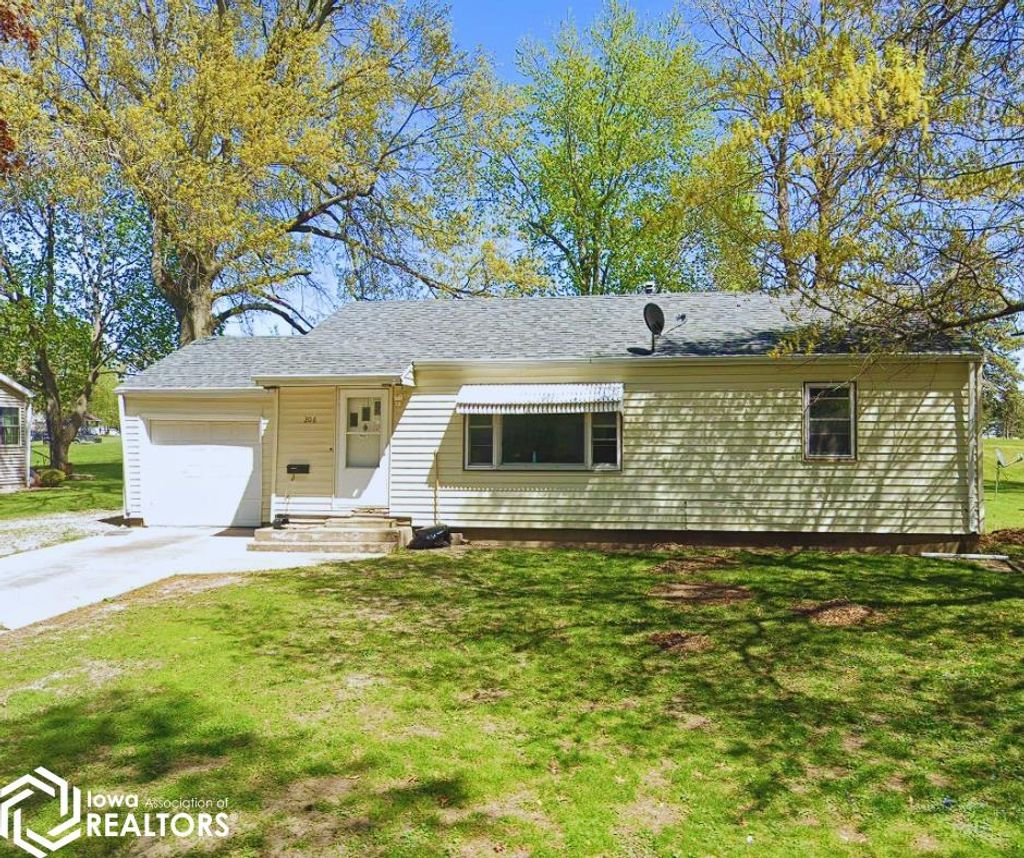Photo of 206 S Wilson Street, Mount Pleasant, IA 52641 (MLS # 6331557)
