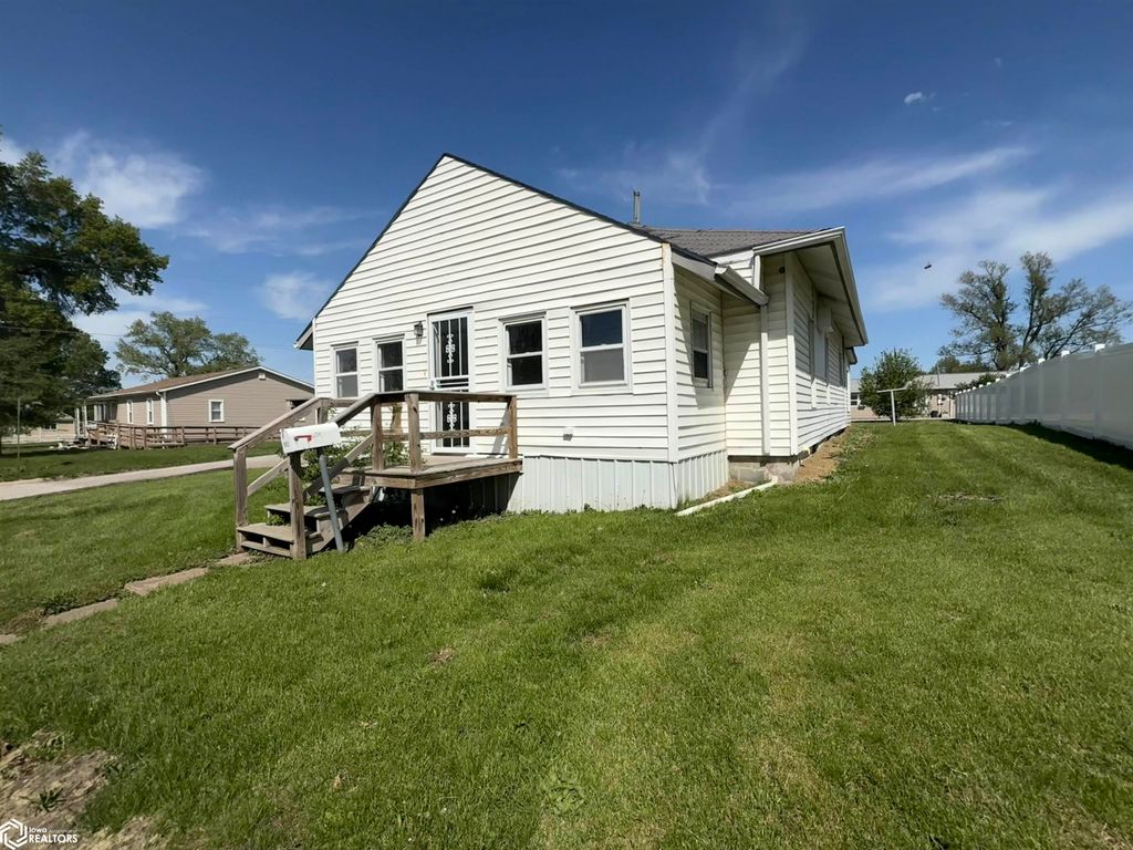 Photo of 1903 S 16th St, Centerville, IA 52544 (MLS # 6337723)