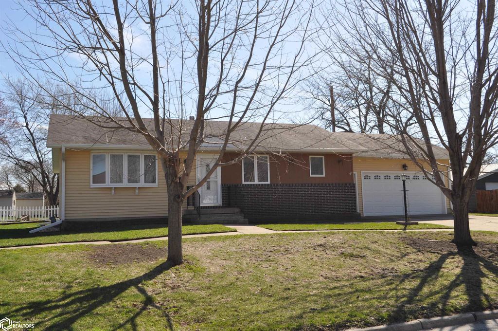 Photo of 411 W 2nd Street, Carroll, IA 51401 (MLS # 6337149)