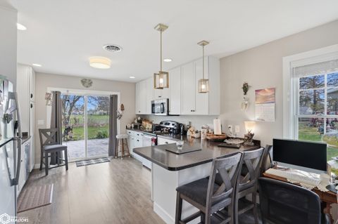 Tiny photo for 614 N Lincoln #101, Mount Pleasant, IA 52641 (MLS # 6337142)