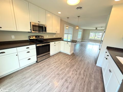 Tiny photo for 614 N Lincoln #101, Mount Pleasant, IA 52641 (MLS # 6337142)