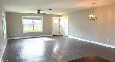 Tiny photo for 614 N Lincoln #101, Mount Pleasant, IA 52641 (MLS # 6337142)