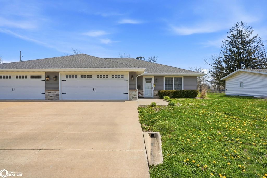 Photo of 614 N Lincoln #101, Mount Pleasant, IA 52641 (MLS # 6337142)