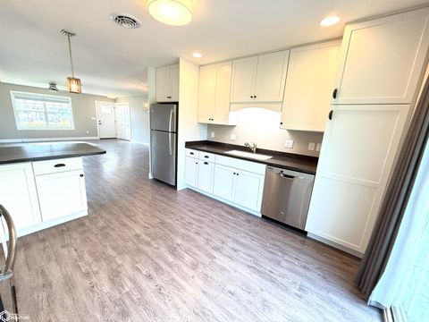 Tiny photo for 614 N Lincoln #101, Mount Pleasant, IA 52641 (MLS # 6337142)