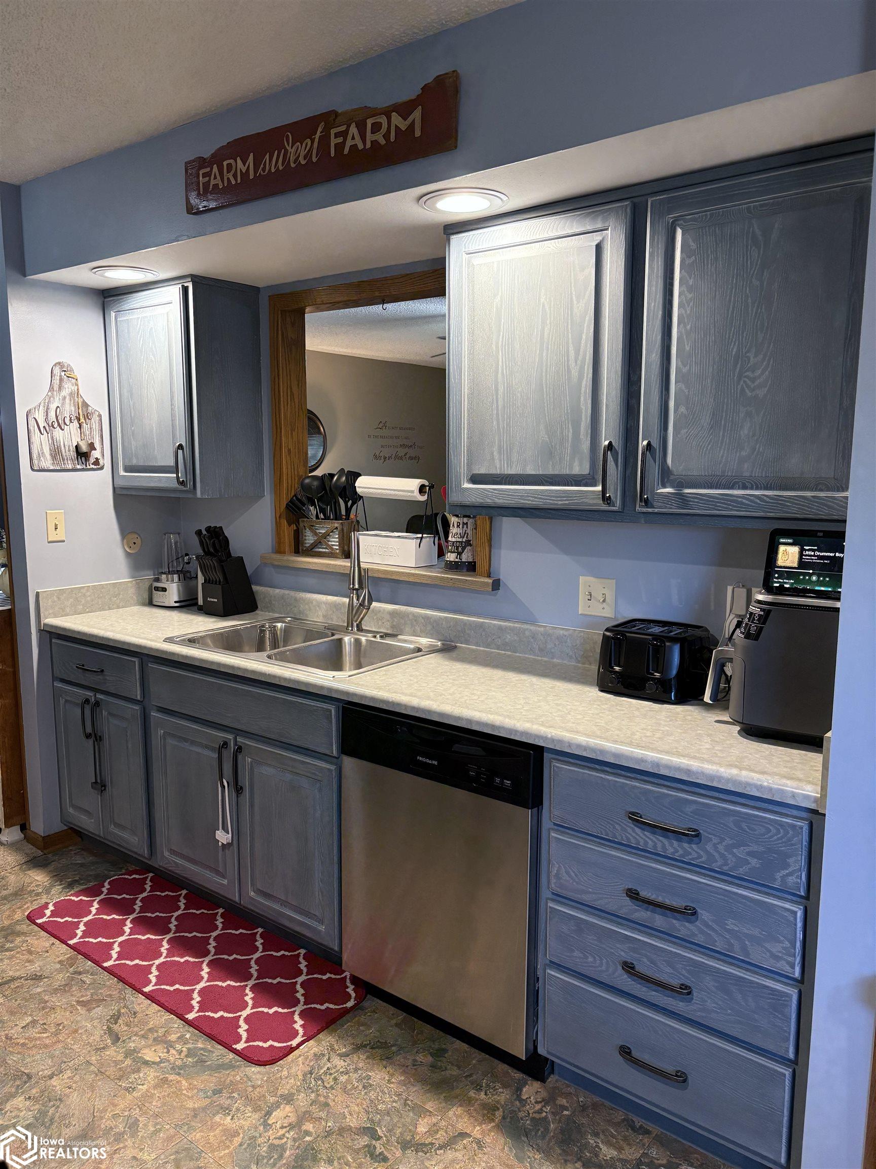 2304 Ridgeway Avenue