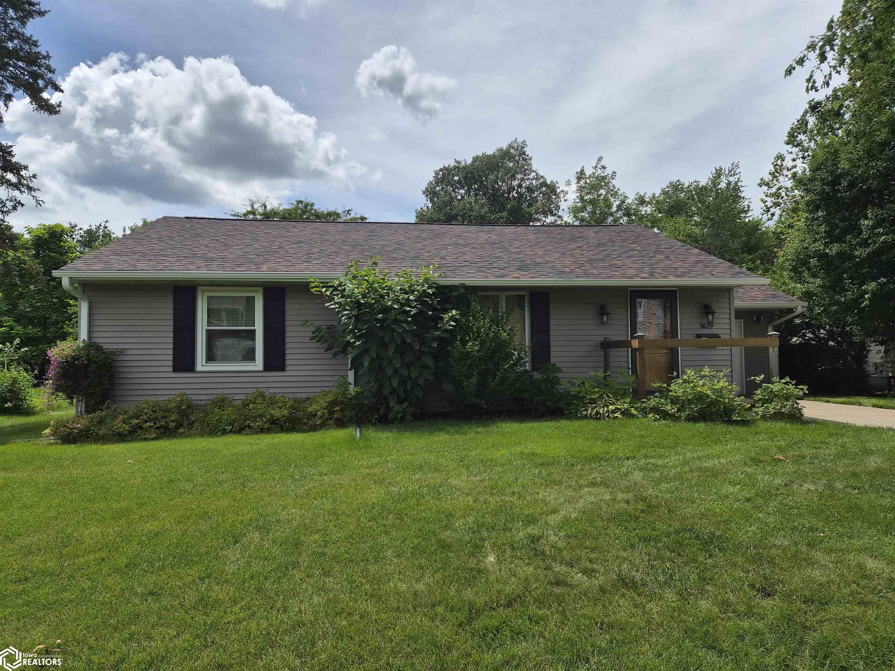 Photo 1 of 44 — 1429 Summer Street, Grinnell, IA 50112