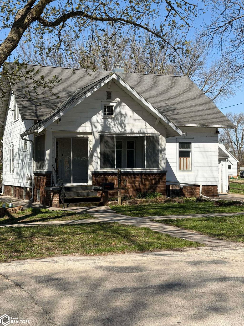 Photo of 106 9Th Street N, Humboldt, IA 50548 (MLS # 6337464)