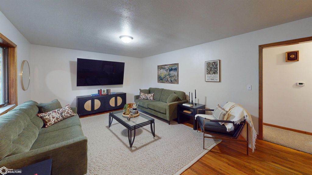 Photo of 713 W Taylor Avenue, Fairfield, IA 52556 (MLS # 6337722)
