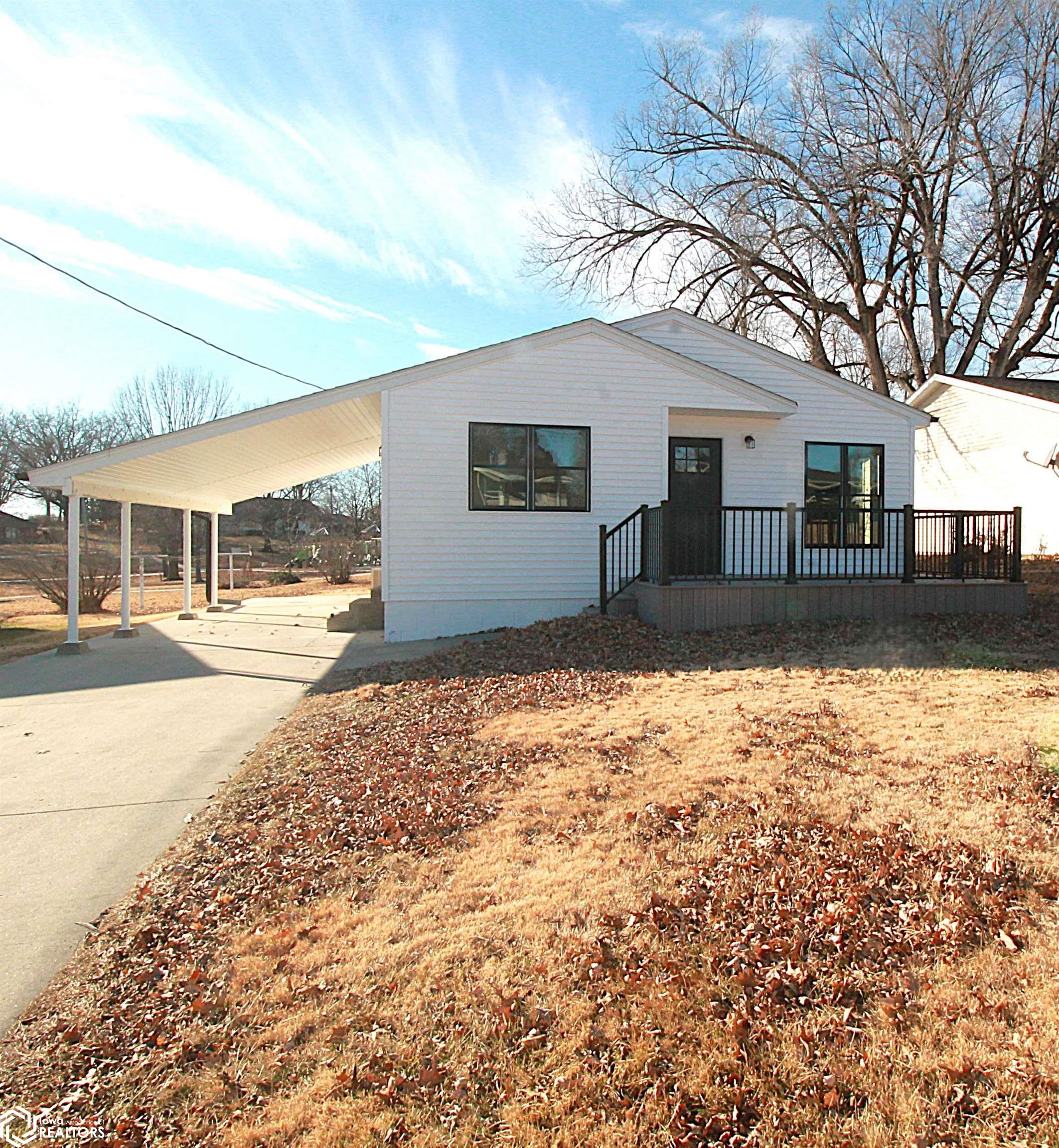 Photo 1 of 23 — 819 S 19th Street, Clarinda, IA 51632