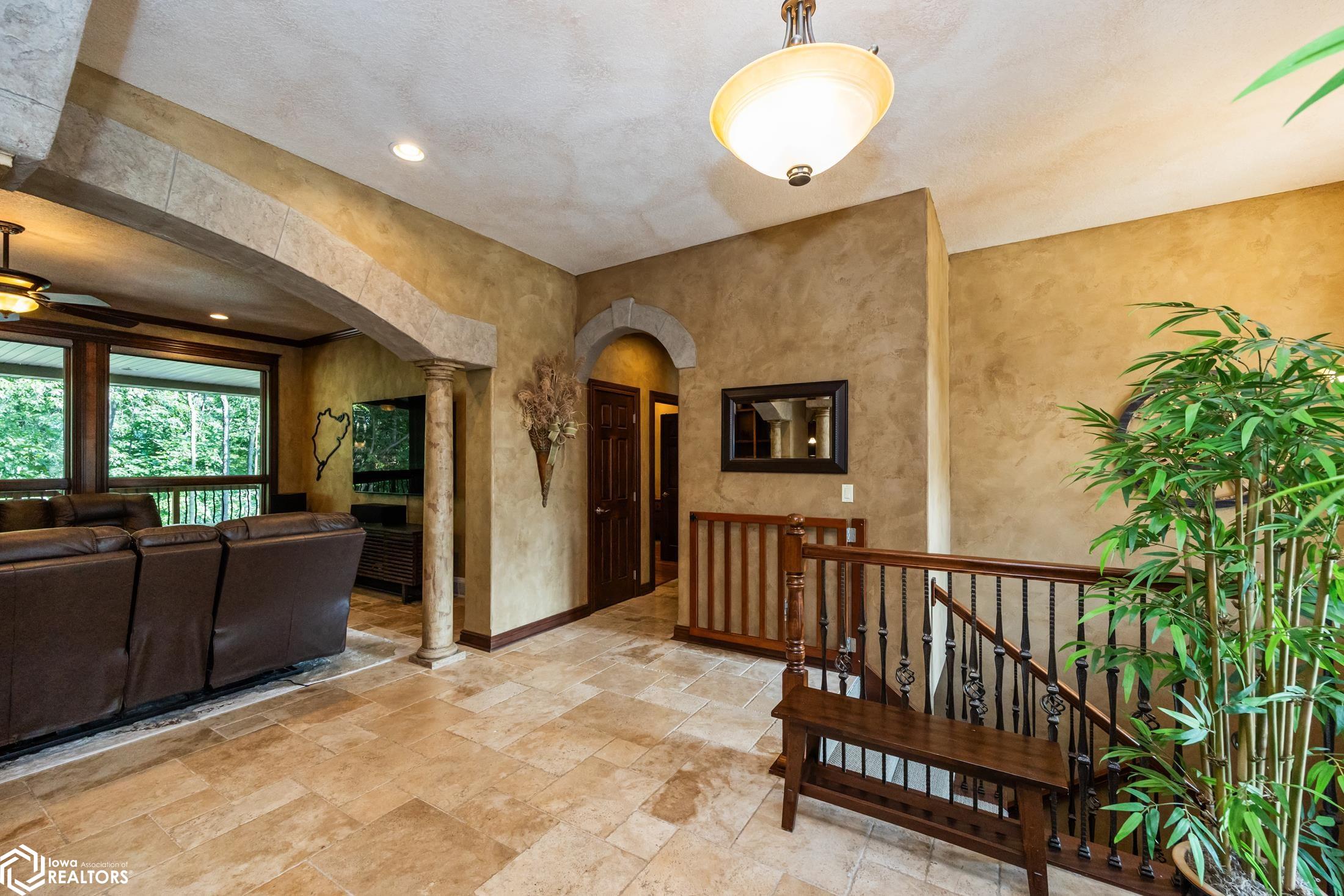 2207 SW Ridgeway Court