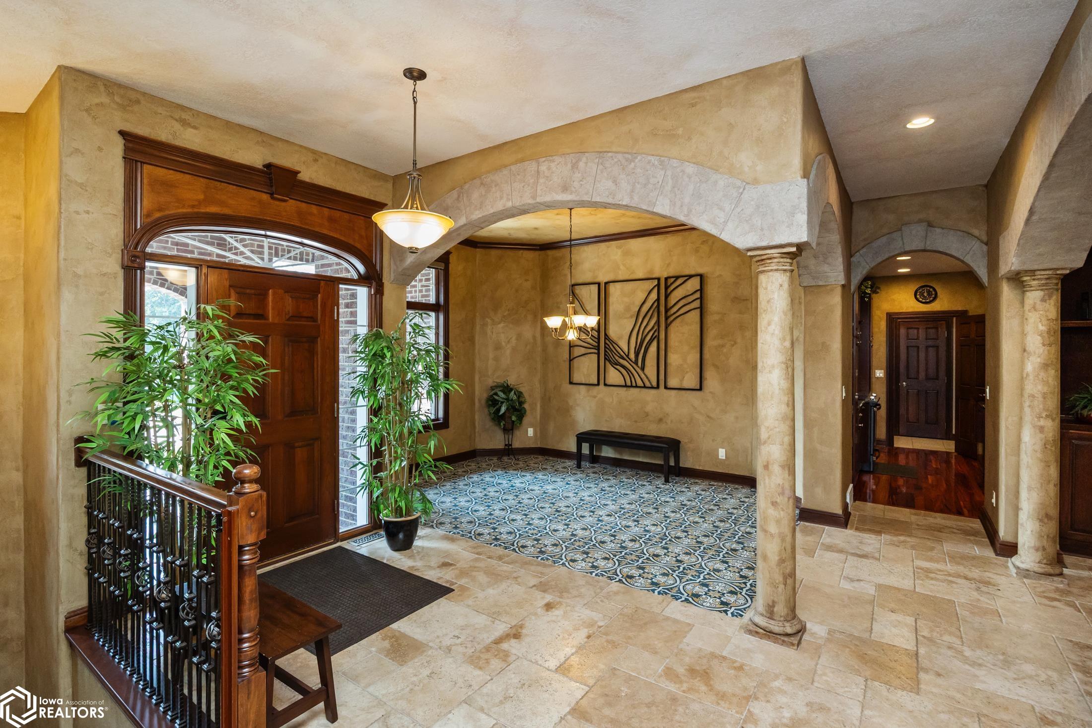 2207 SW Ridgeway Court