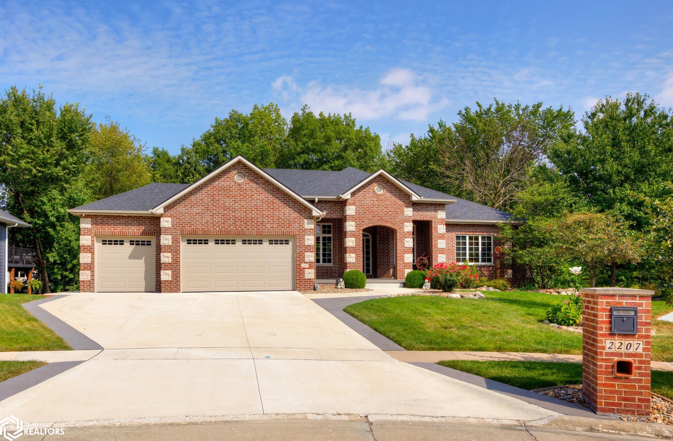 2207 SW Ridgeway Court