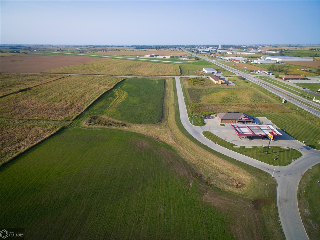 Photo 1 of 4 — 505 Lang Creek Avenue, Grinnell, IA 50112