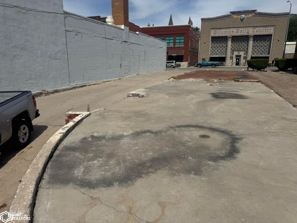 Photo of 214 E 2Nd Street, Ottumwa, IA 52501 (MLS # 6337741)