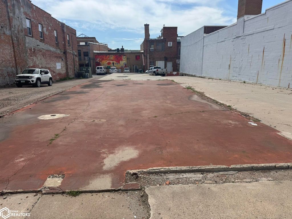 Photo of 214 E 2Nd Street, Ottumwa, IA 52501 (MLS # 6337741)