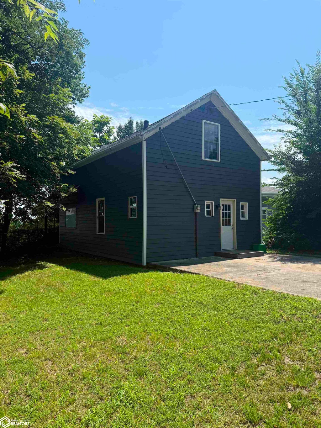 Photo of 317 S 3Rd Street, Burlington, IA 52601 (MLS # 6340385)