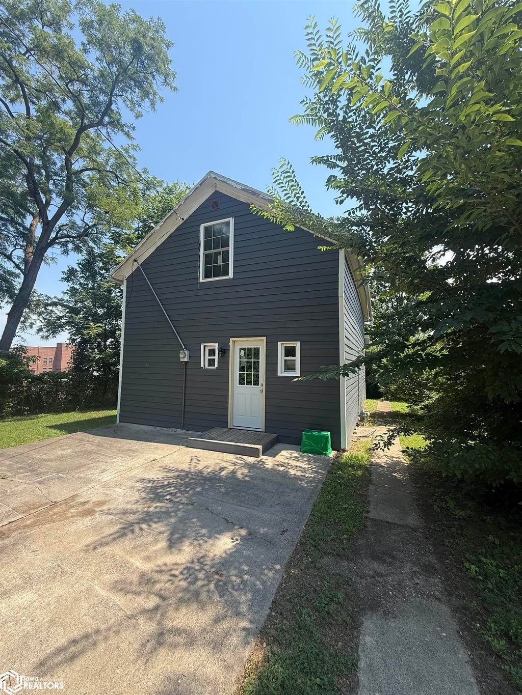 Photo of 317 S 3Rd Street, Burlington, IA 52601 (MLS # 6340385)