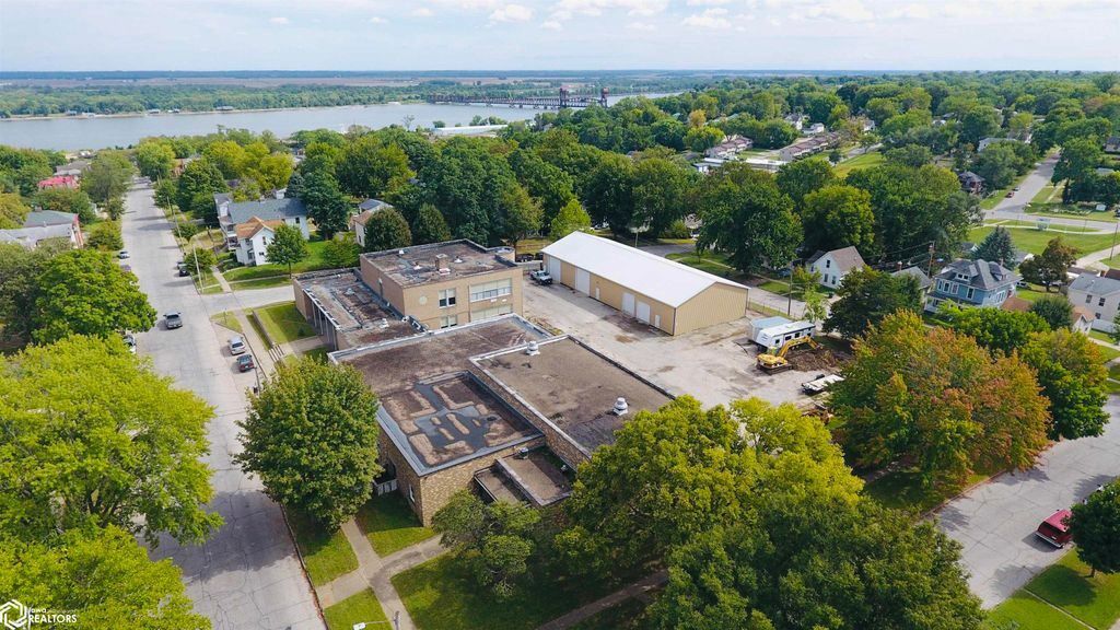 Photo of 705 Maple Street, Burlington, IA 52601 (MLS # 6332494)