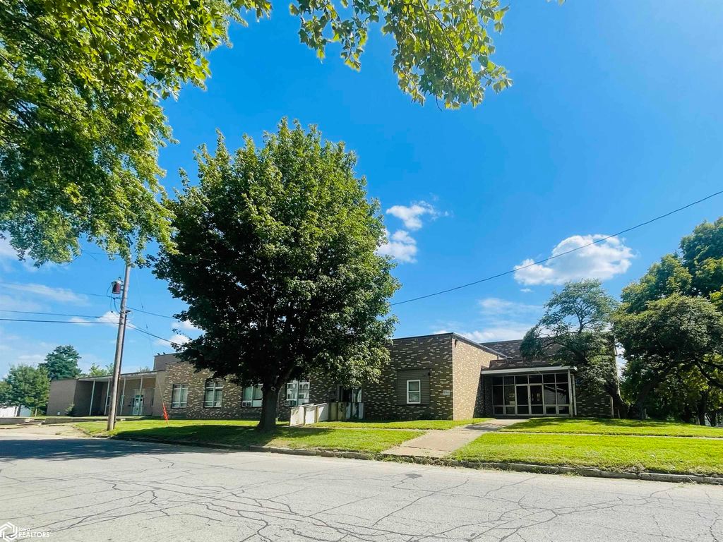 Photo of 705 Maple Street, Burlington, IA 52601 (MLS # 6332494)