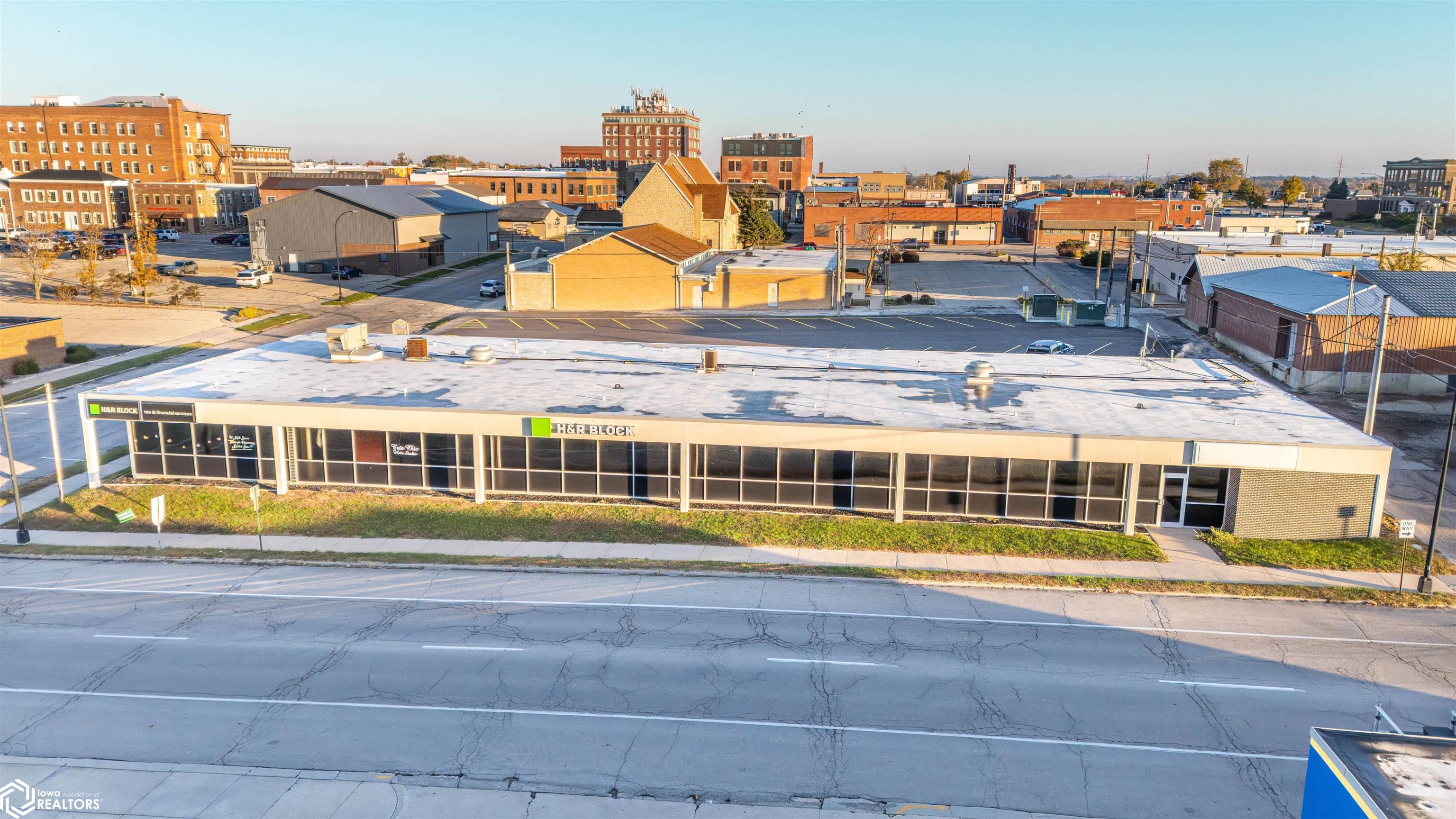 Photo 1 of 11 — 204 E Linn Street F, Marshalltown, IA 50158