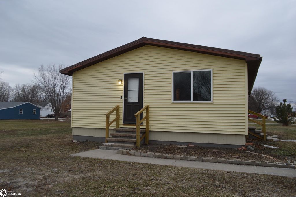Photo of 206 N Locust Street, Kanawha, IA 50447 (MLS # 6335003)