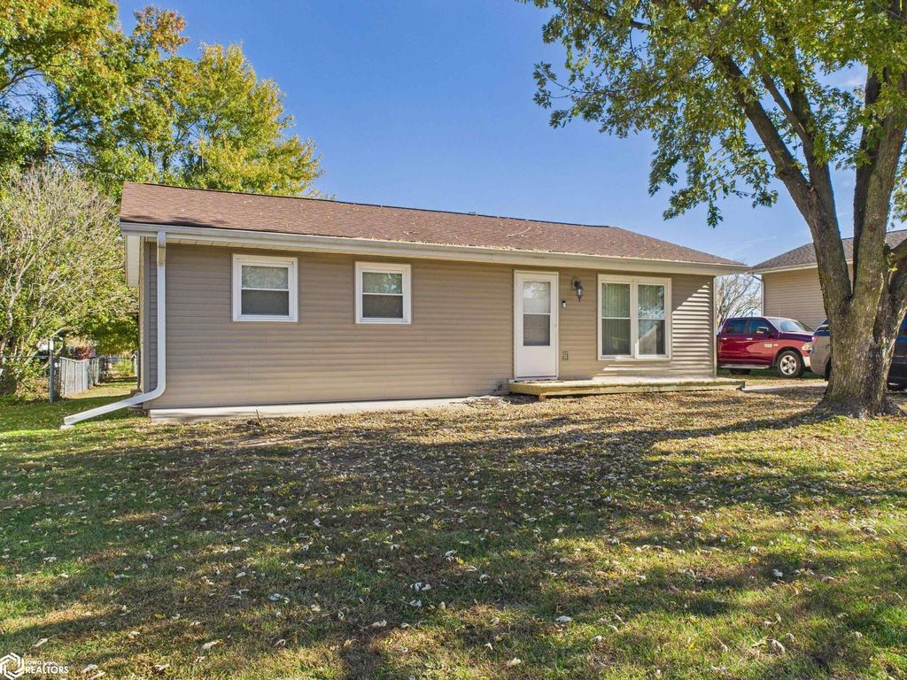 Photo of 12 Pawnee Drive, Keokuk, IA 52632 (MLS # 6333385)