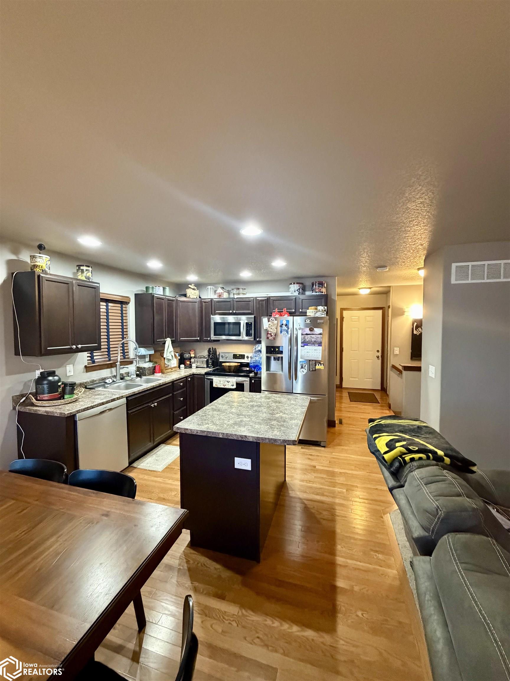 8608 Flatbush Court NE