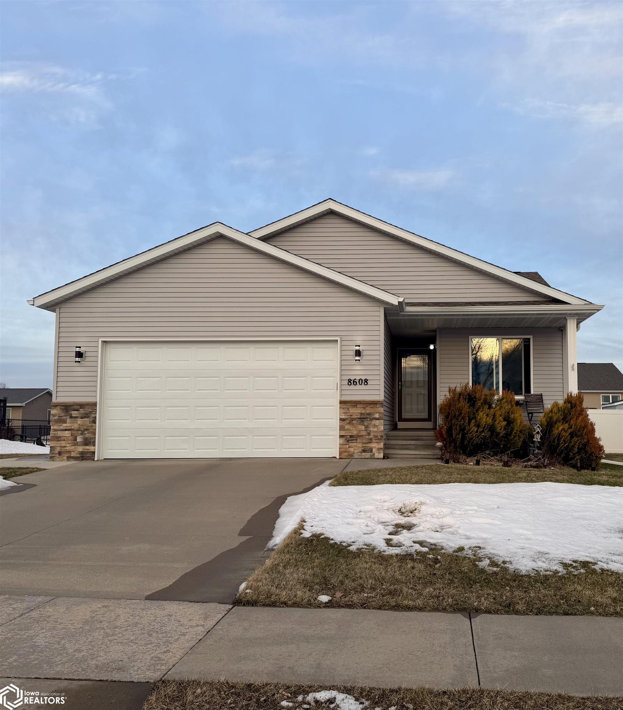 8608 Flatbush Court NE