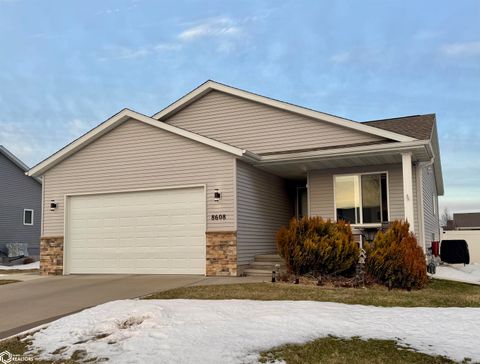 8608 Flatbush Court NE Cedar Rapids IA 52402