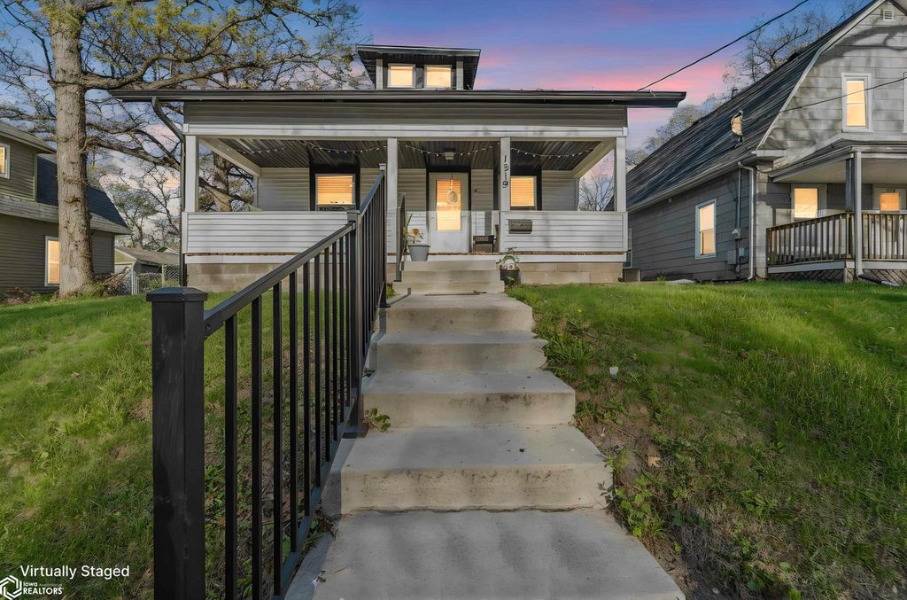 Photo of 1519 32nd Street, Des Moines, IA 50311 (MLS # 6337674)