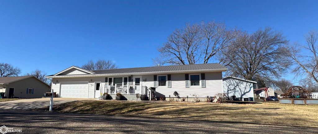 Photo of 400 S Cedar Street, New London, IA 52645 (MLS # 6336196)