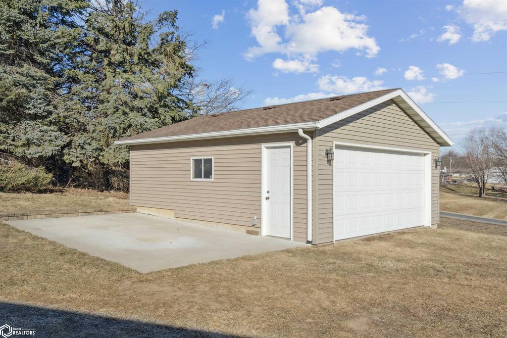 Photo of 700 Highway T38 S, Lynnville, IA 50153 (MLS # 6335553)