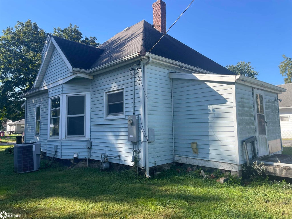 Photo of 313 W Finley Avenue, Ottumwa, IA 52501 (MLS # 6343465)