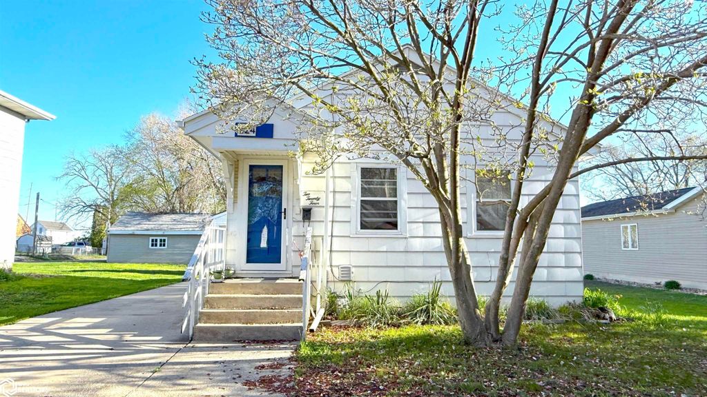 Photo of 224 13th Street SE, Mason City, IA 50401 (MLS # 6337630)
