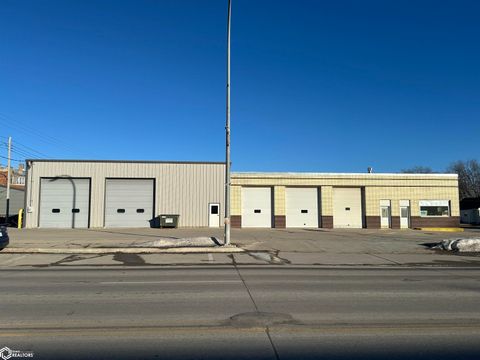 116 S Commercial Eagle Grove IA 50533