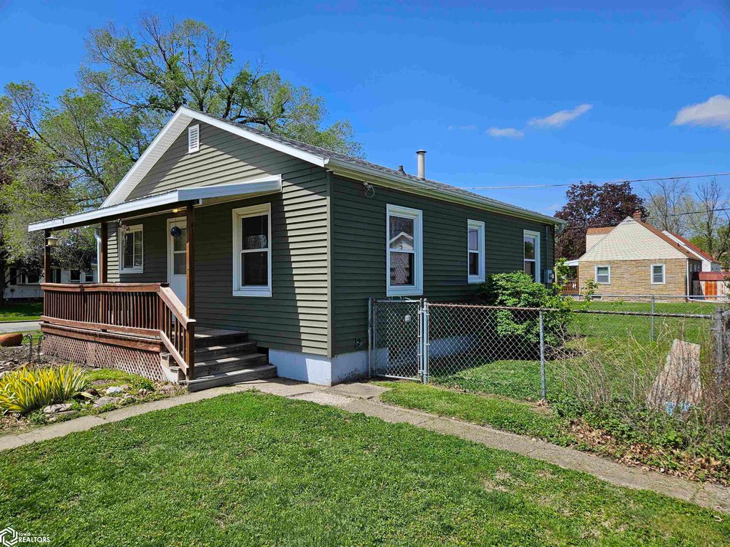 Photo of 540 Leffler Street, West Burlington, IA 52655 (MLS # 6337561)