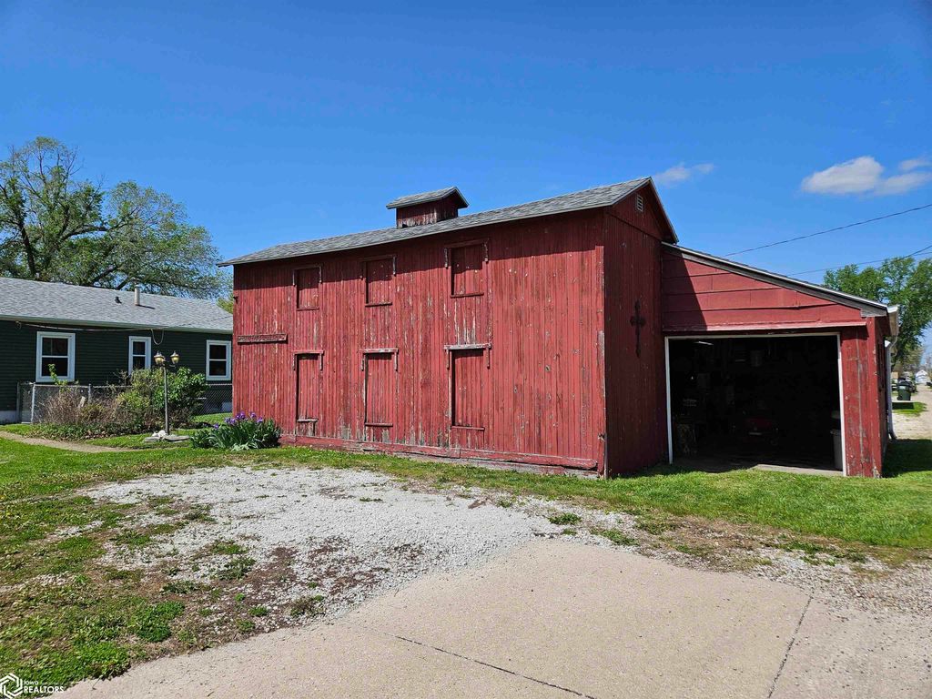 Photo of 540 Leffler Street, West Burlington, IA 52655 (MLS # 6337561)