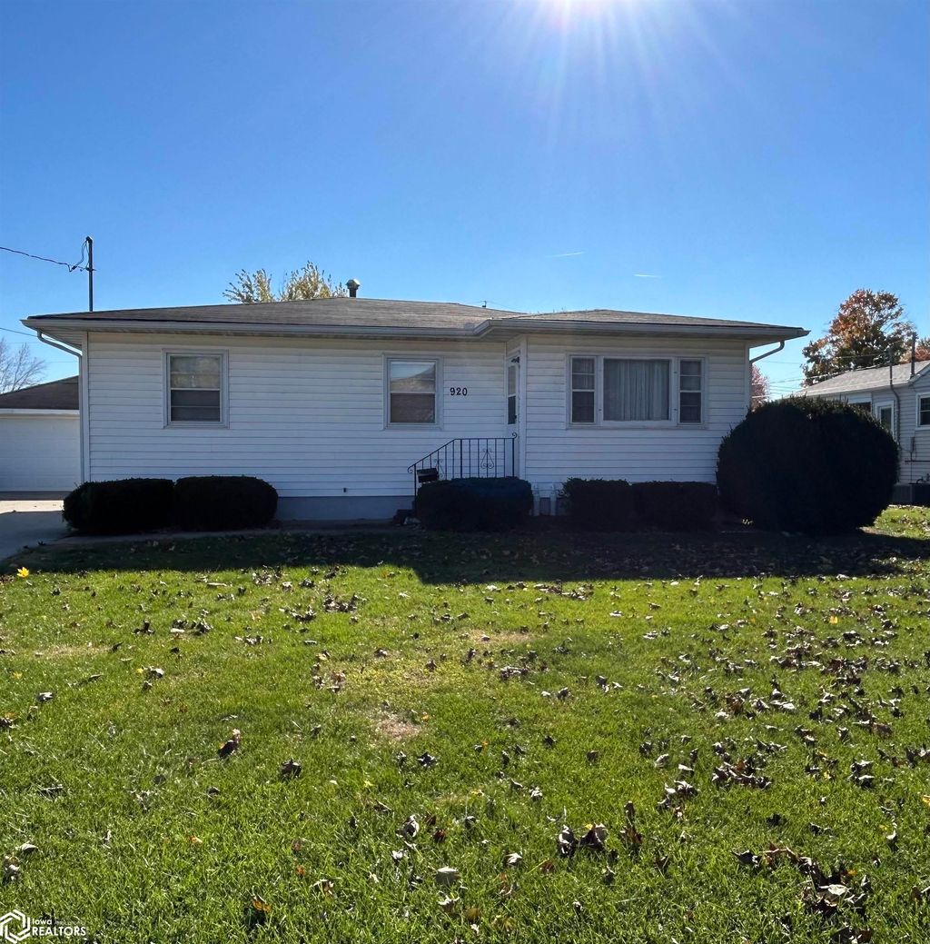 Photo of 920 W Finley Avenue, Ottumwa, IA 52501 (MLS # 6333459)