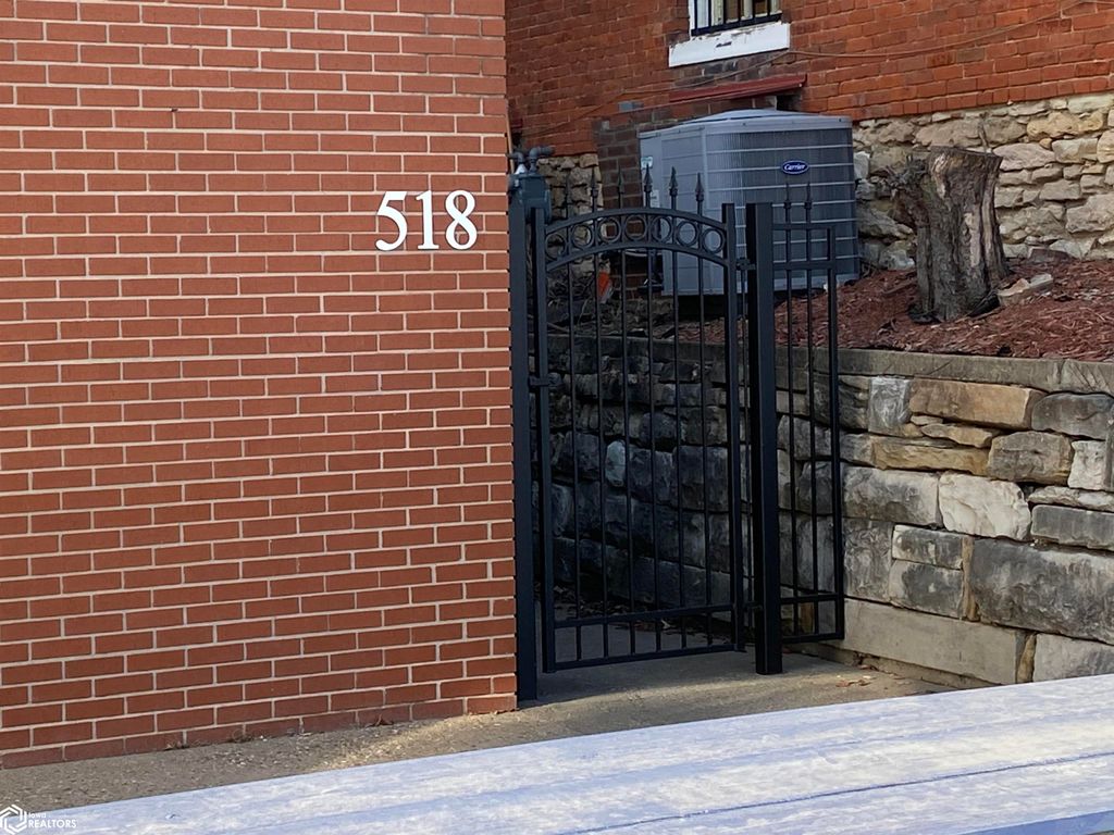 Photo of 518 Washington Street, Burlington, IA 52601 (MLS # 6337736)
