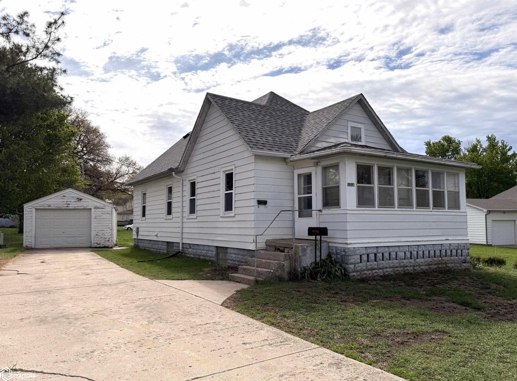 Photo of 1014 Quint Avenue, Carroll, IA 51401 (MLS # 6337708)